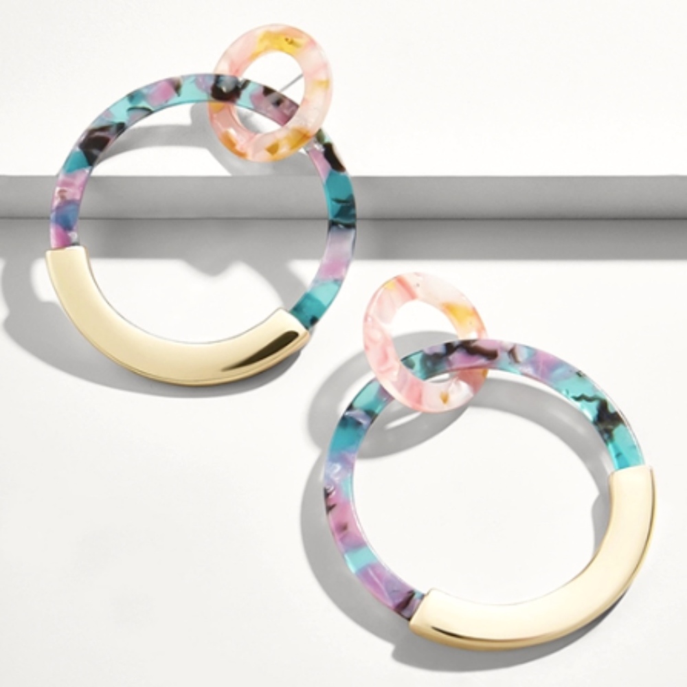 Resin Tortoise Shell Hoop Dangle Earrings - Picture 3 of 5